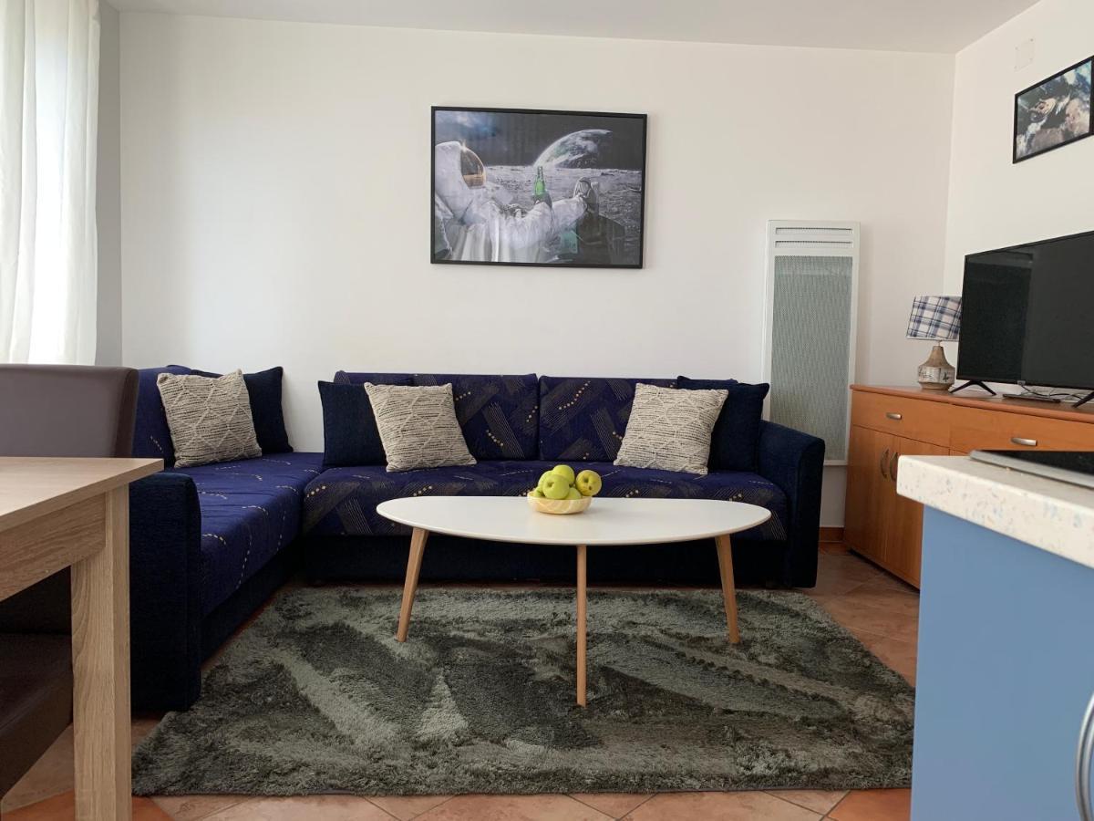 Apartments Mat Novalja Eksteriør bilde
