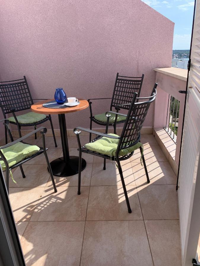 Apartments Mat Novalja Eksteriør bilde